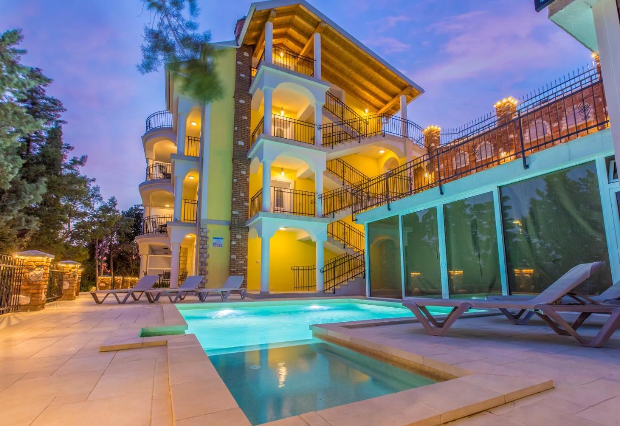 Palace Paulina Residence โนวีวีโนดอลสกี ภายนอก รูปภาพ